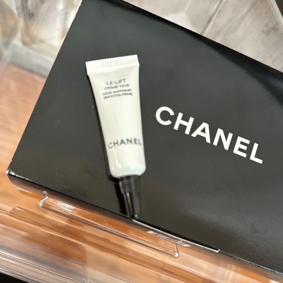 Chanel Makeup and Skincare Samples - Picture 5 of 8